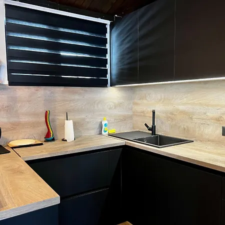 Denis - Great Location & Large Terrace Apartment *
