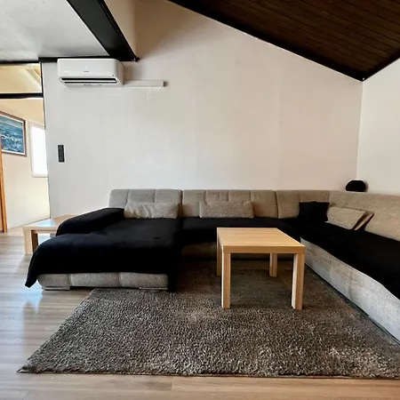 Denis - Great Location & Large Terrace Apartment *
